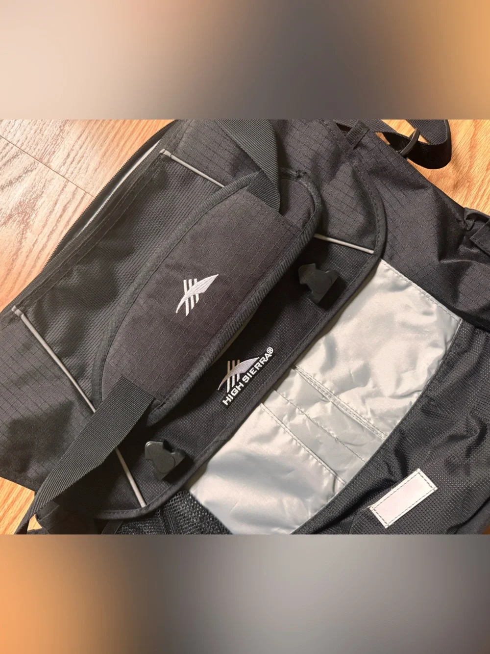 New without tags! Black High Sierra Shoulder Messenger bag for 17